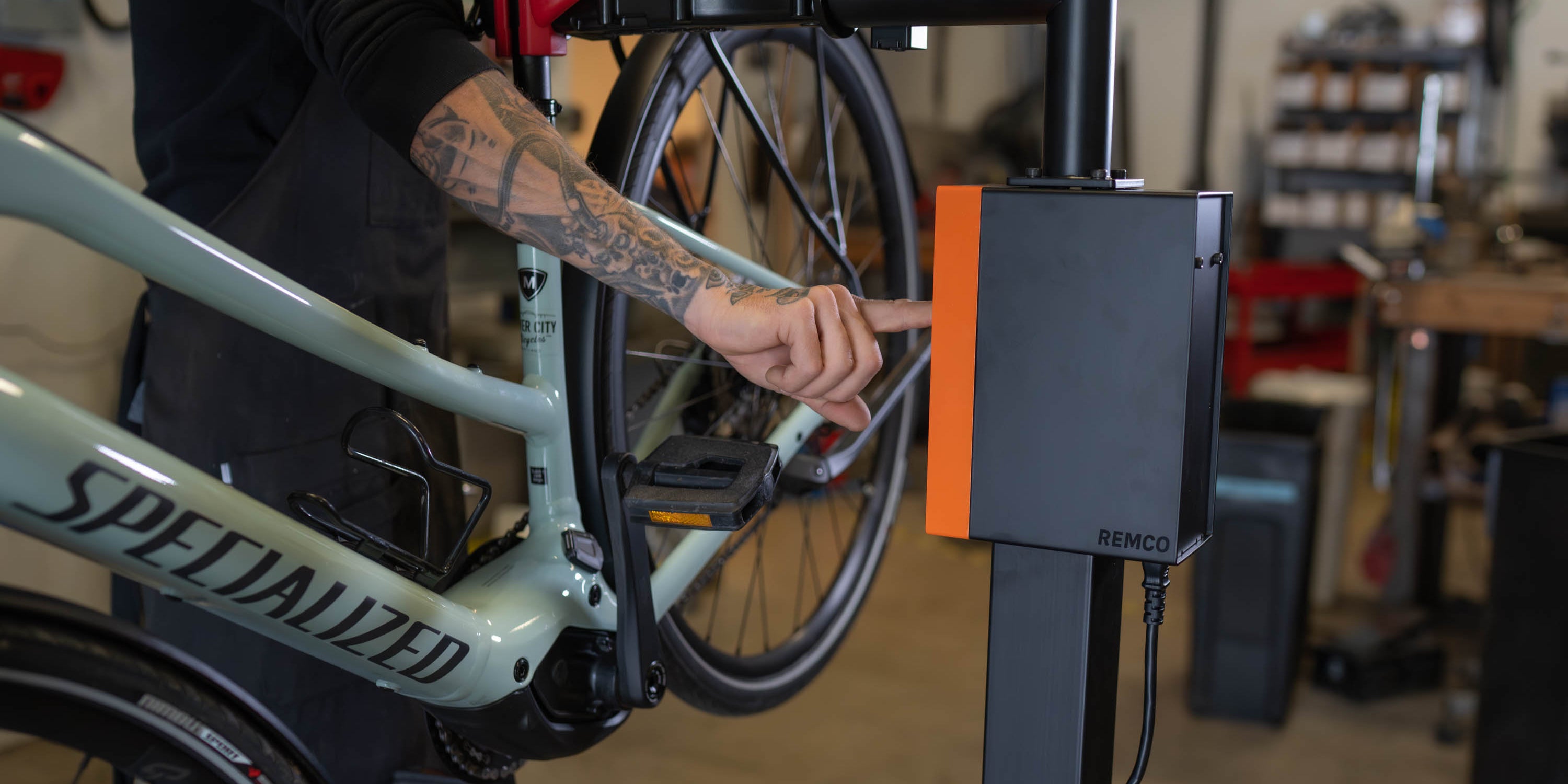 Remco lifestyle bikeshop shoot vanweelden 50